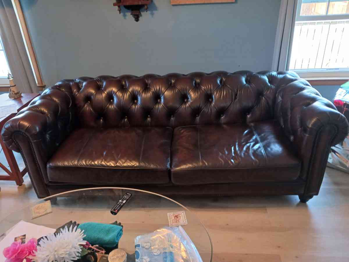 genuine cowhide leather Western couch like new condition