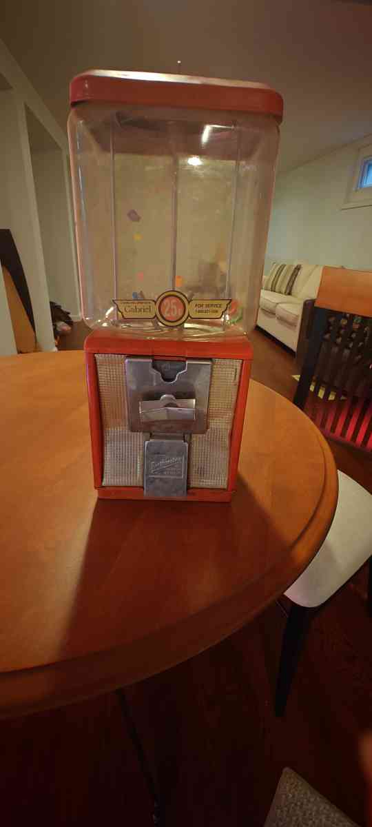 Vintage Northwestern Gumball Machine With Key