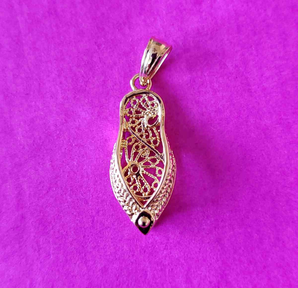 18 k gold filled pendant