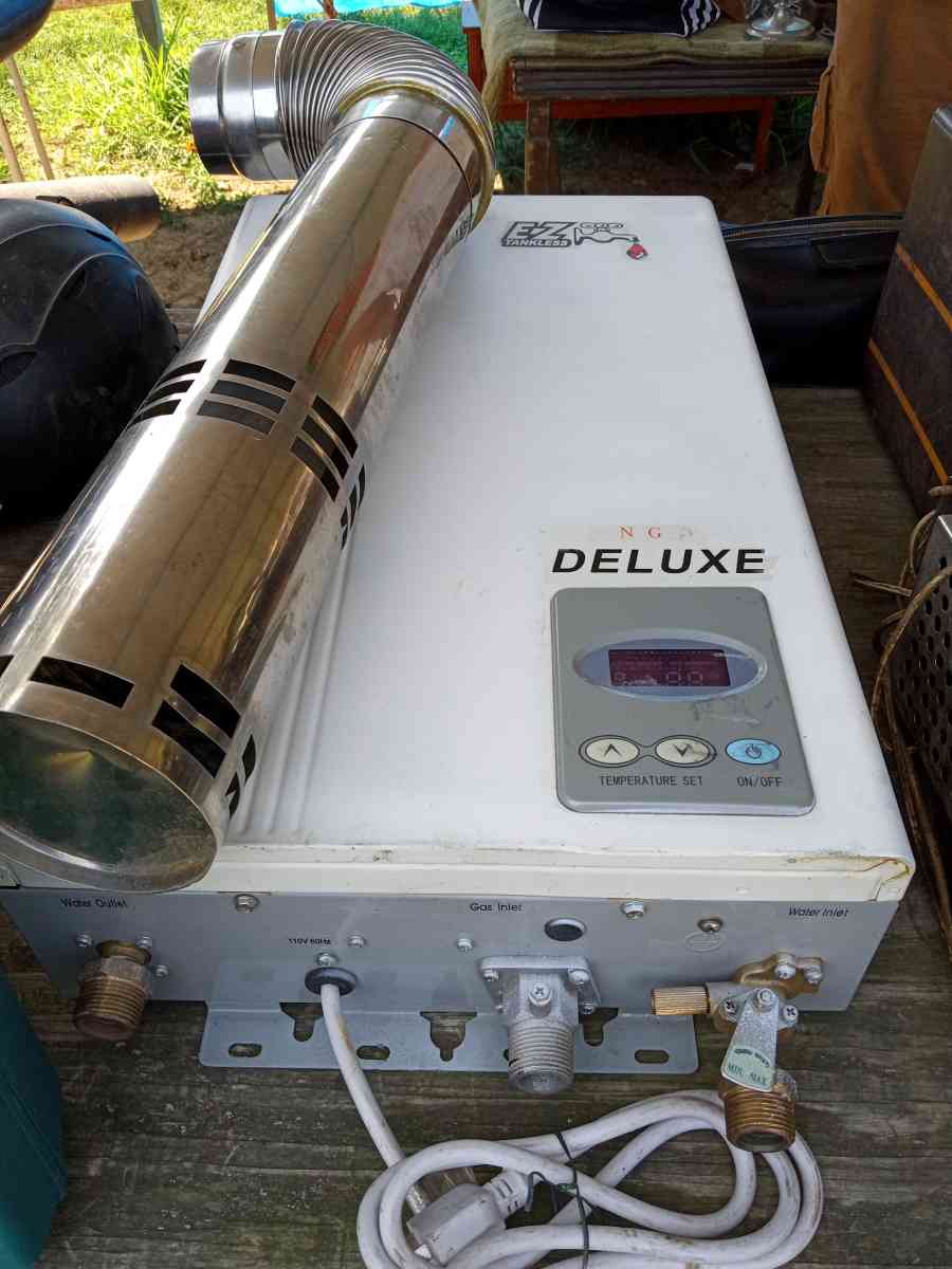 Tankless gas water heater