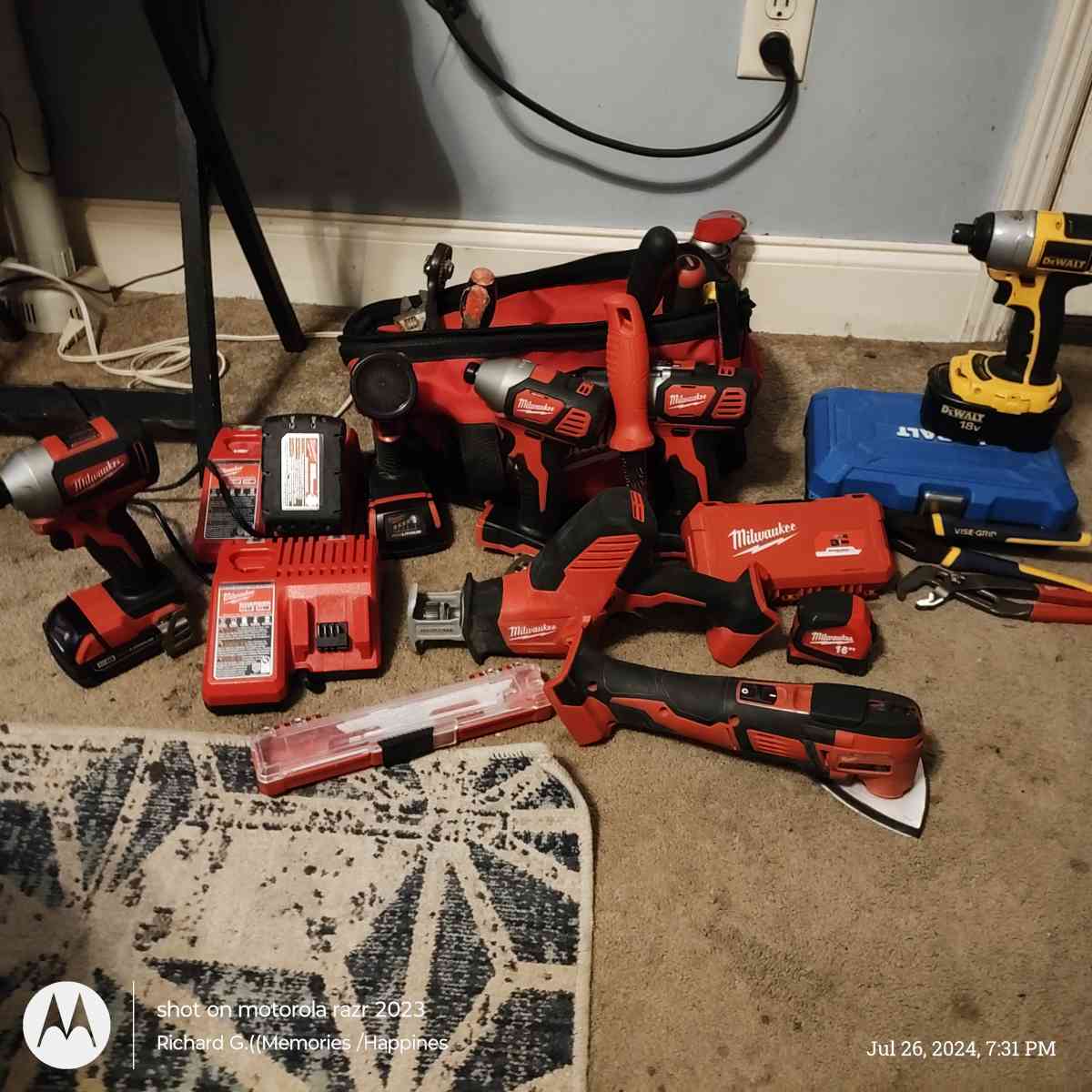 complete Milwaukee tool set with middle noise ratchets plier