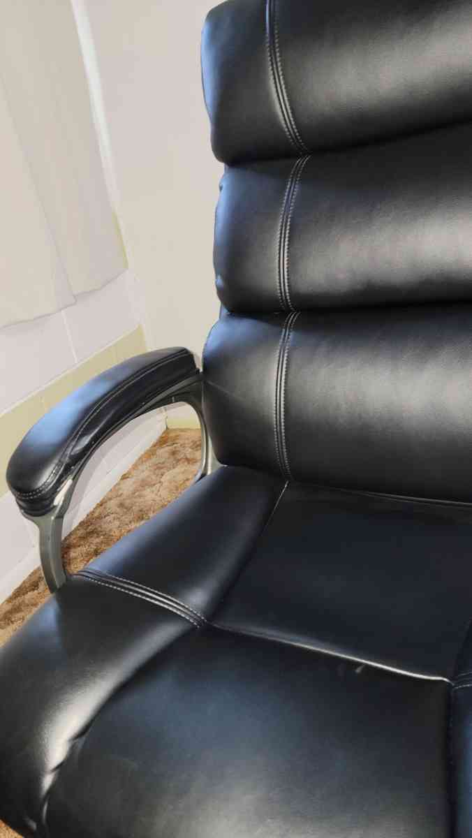 Executive Rolling chair