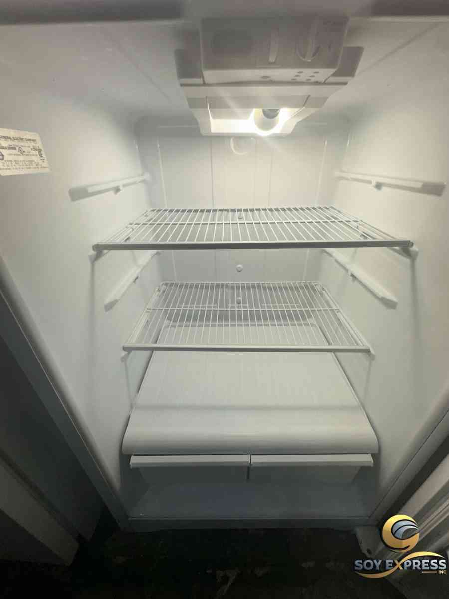 GE refrigerator top and bottom