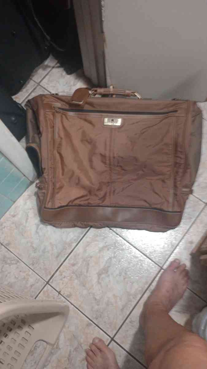 MANS GARMEN BAG