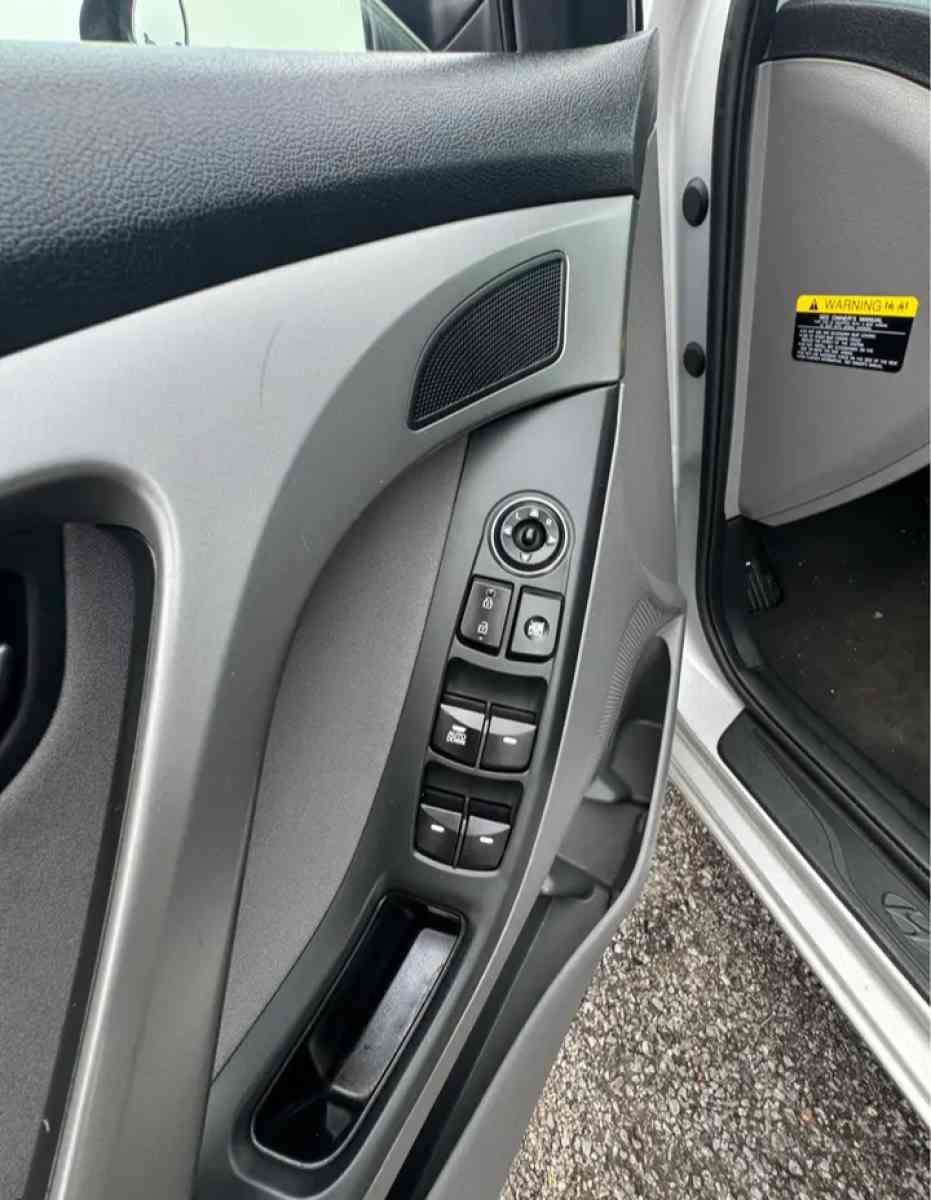 2014 Hyundai Elantra SE sedan 4D