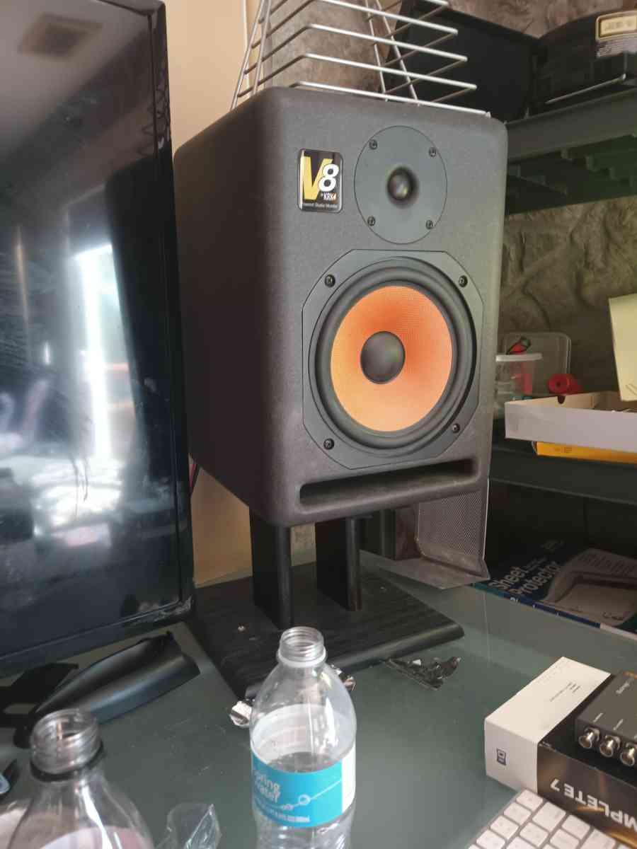 KRK V8 POWERED MONITORS PAIR