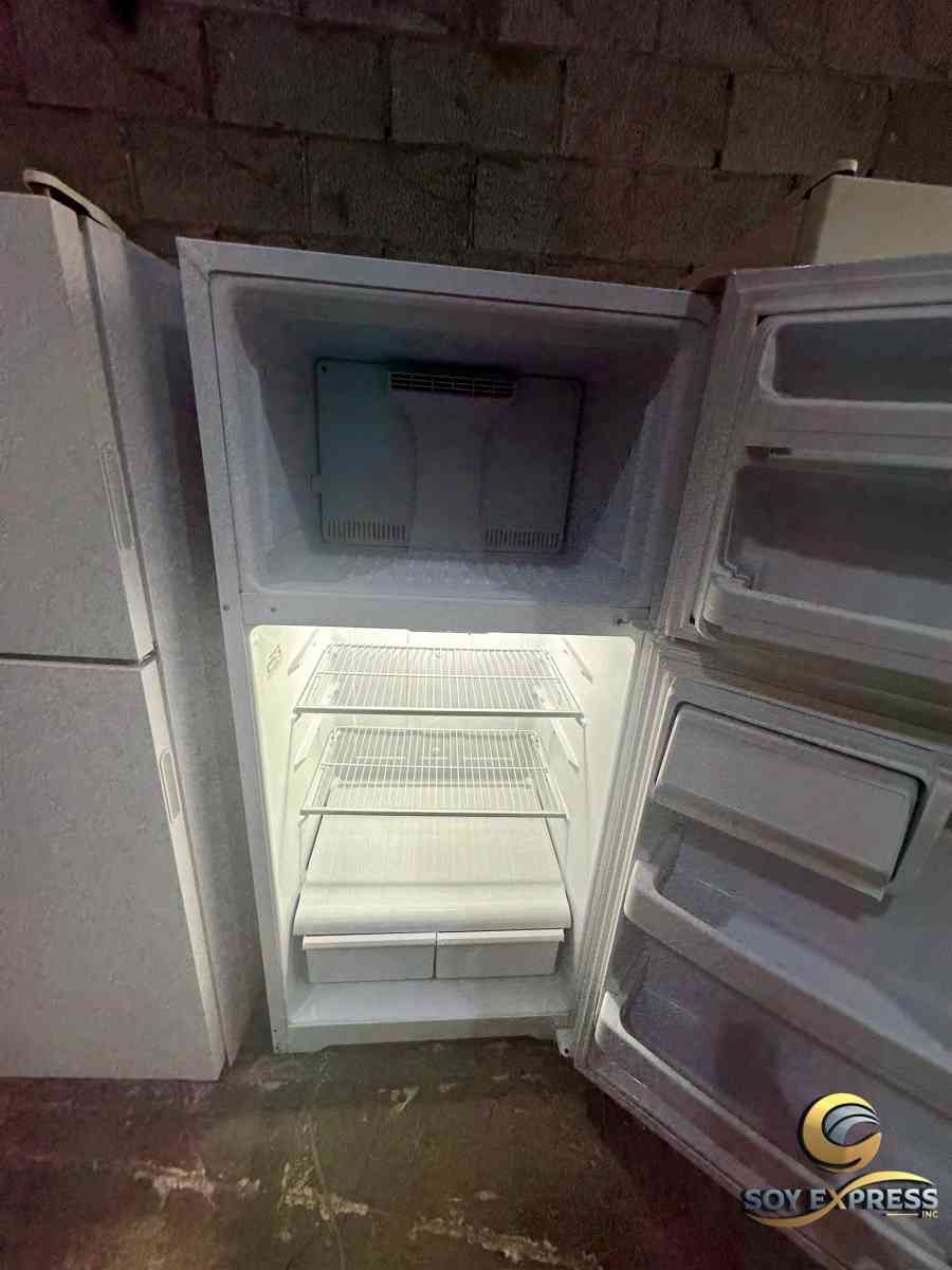 GE refrigerator top and bottom