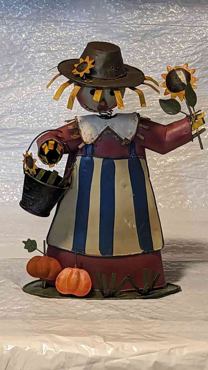 Tin Bobblehead To Scarecrow Girl  with Sunflowers and Pumpki