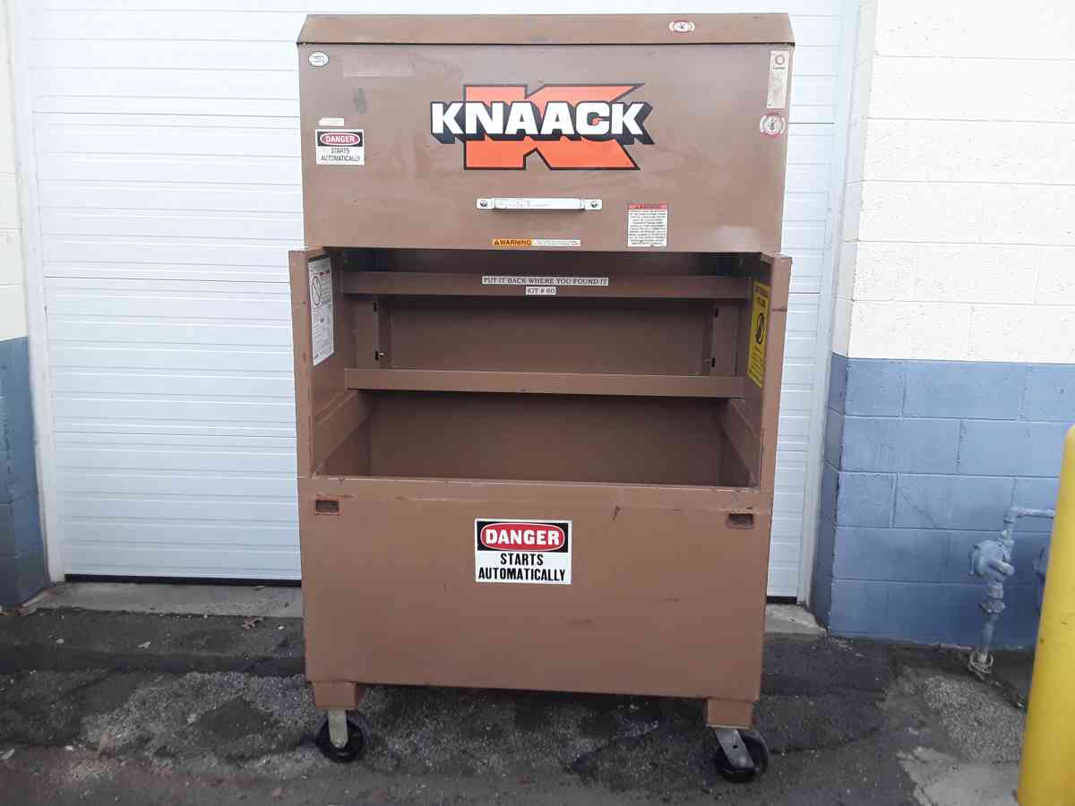 Nice HD Knaack Gang Box and HD Caster Wheels OEM Like New