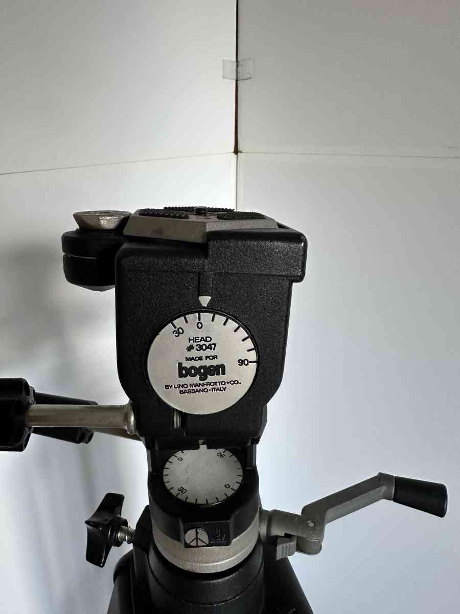 Manfrotto Bogen 3035 Geared Center Tripod and auto dolly