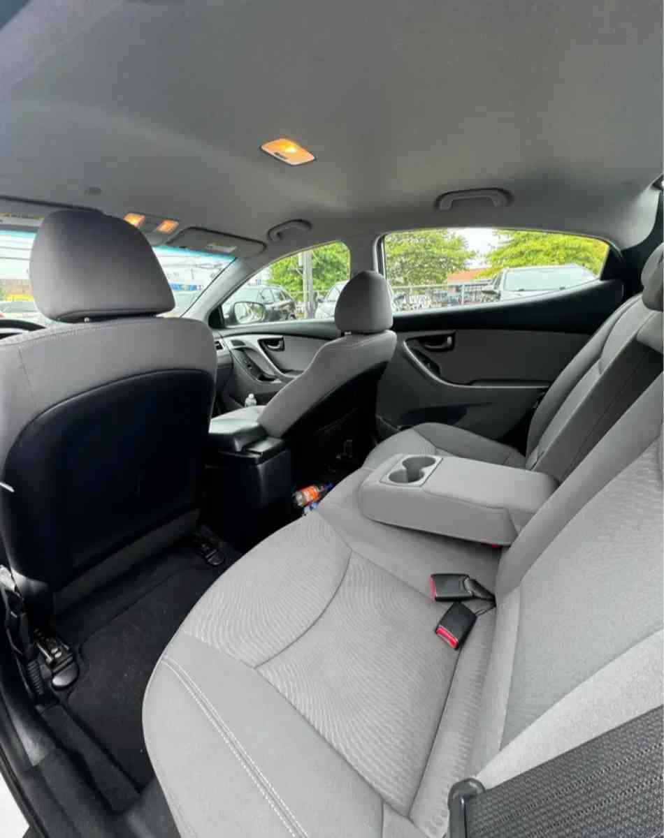 2014 Hyundai Elantra SE sedan 4D