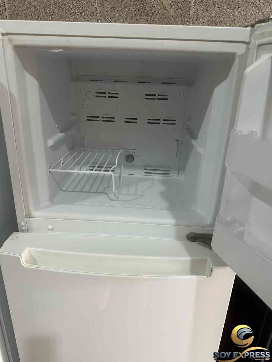 Whirlpool refrigerator top and bottom 24W