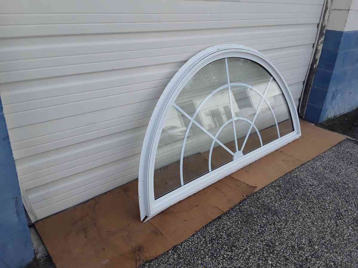 nice white Atrium Style window display model like new