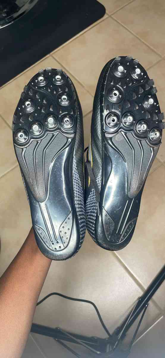 mens track spikes