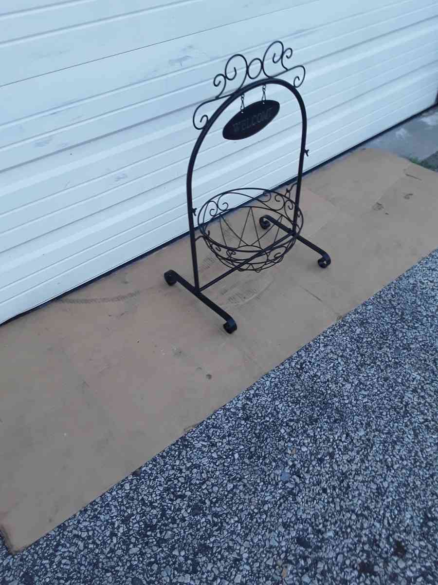 Nice Black Welcome Swing  Planter All Steel Like New