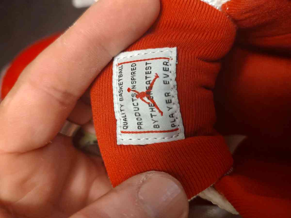 Jordan 11 retro low cherry