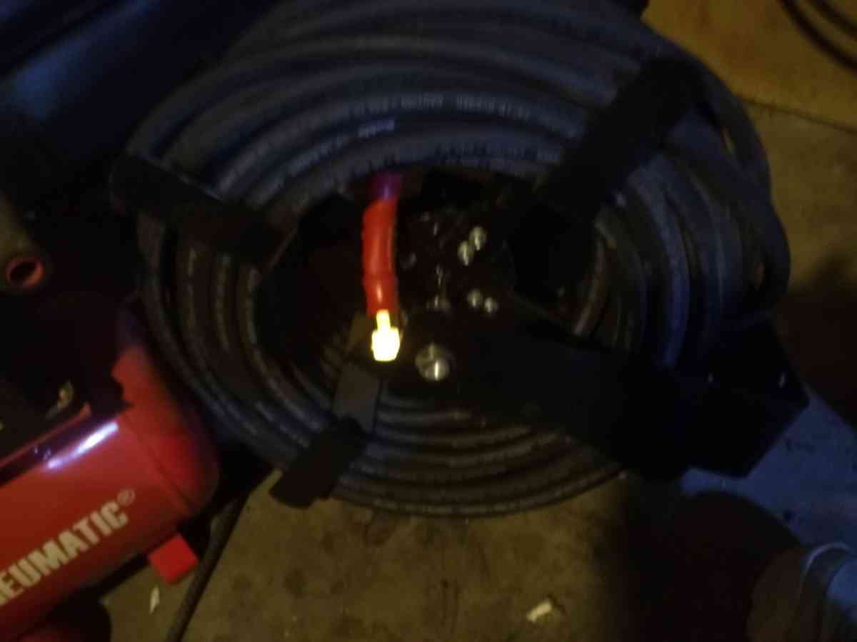 3 gallon air compressor  and hose