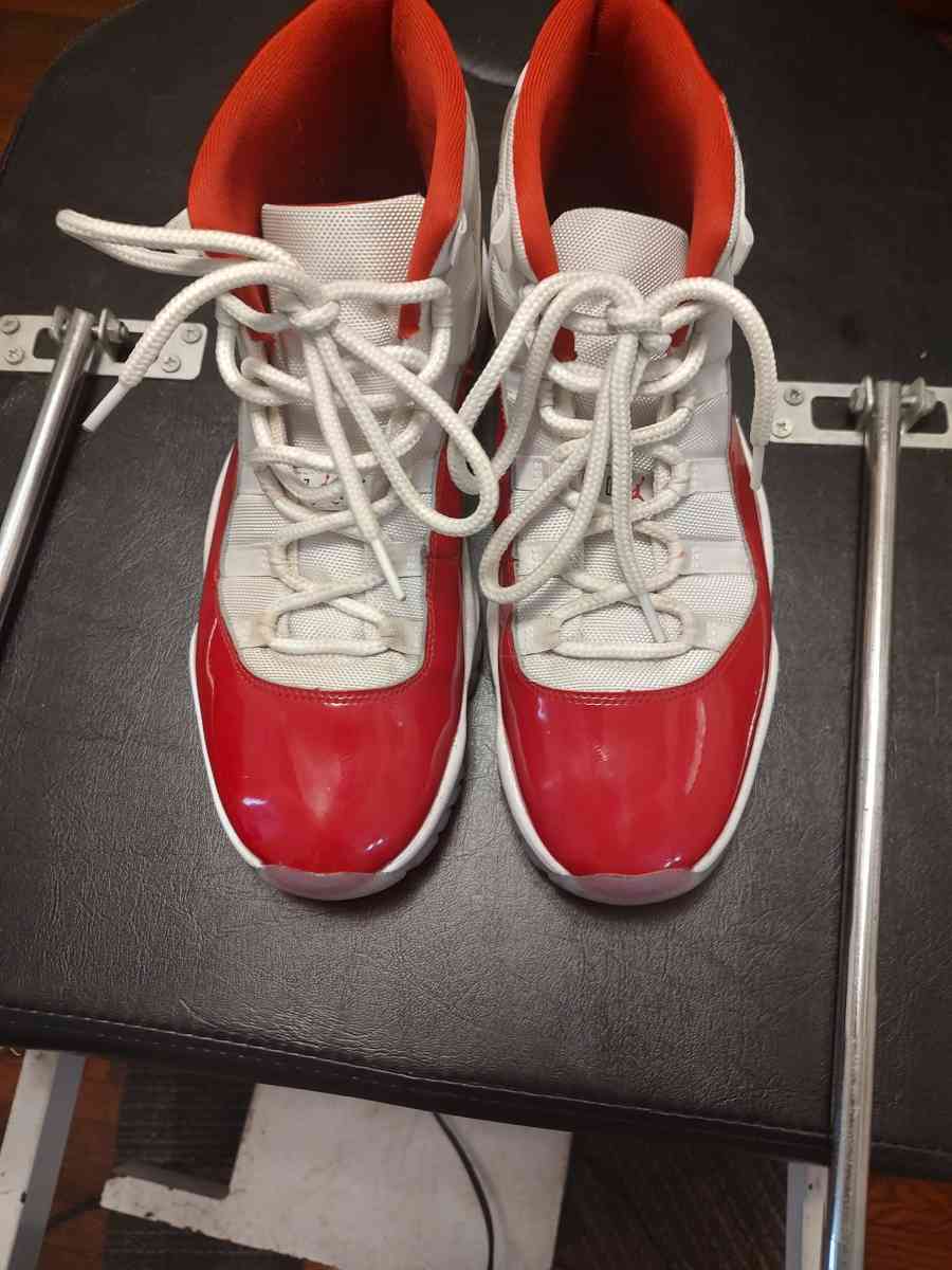 Jordan 11 retro low cherry