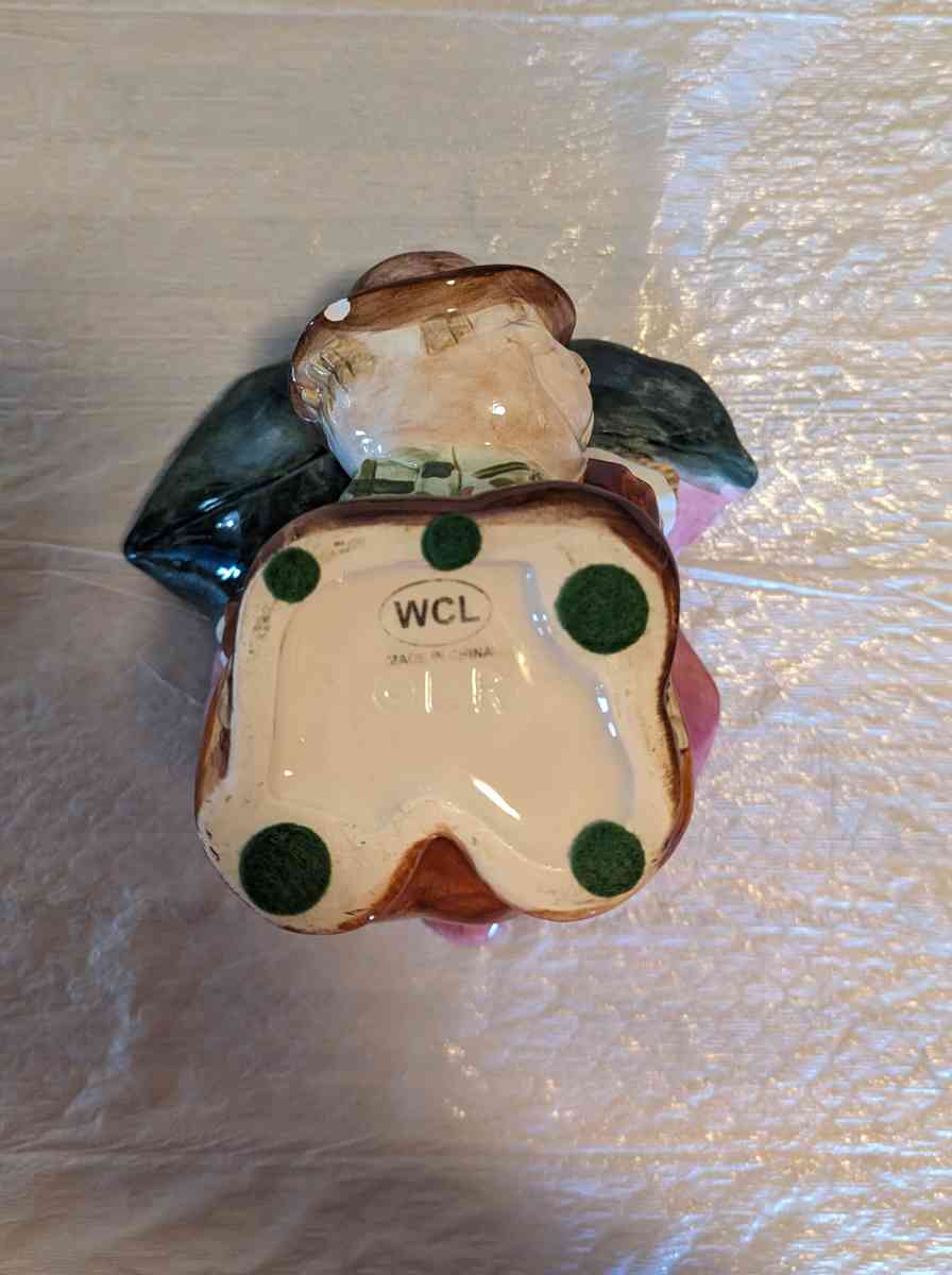 Vintage WCL Ceramic Scarecrow Holding a Leaf Dish on His Bac