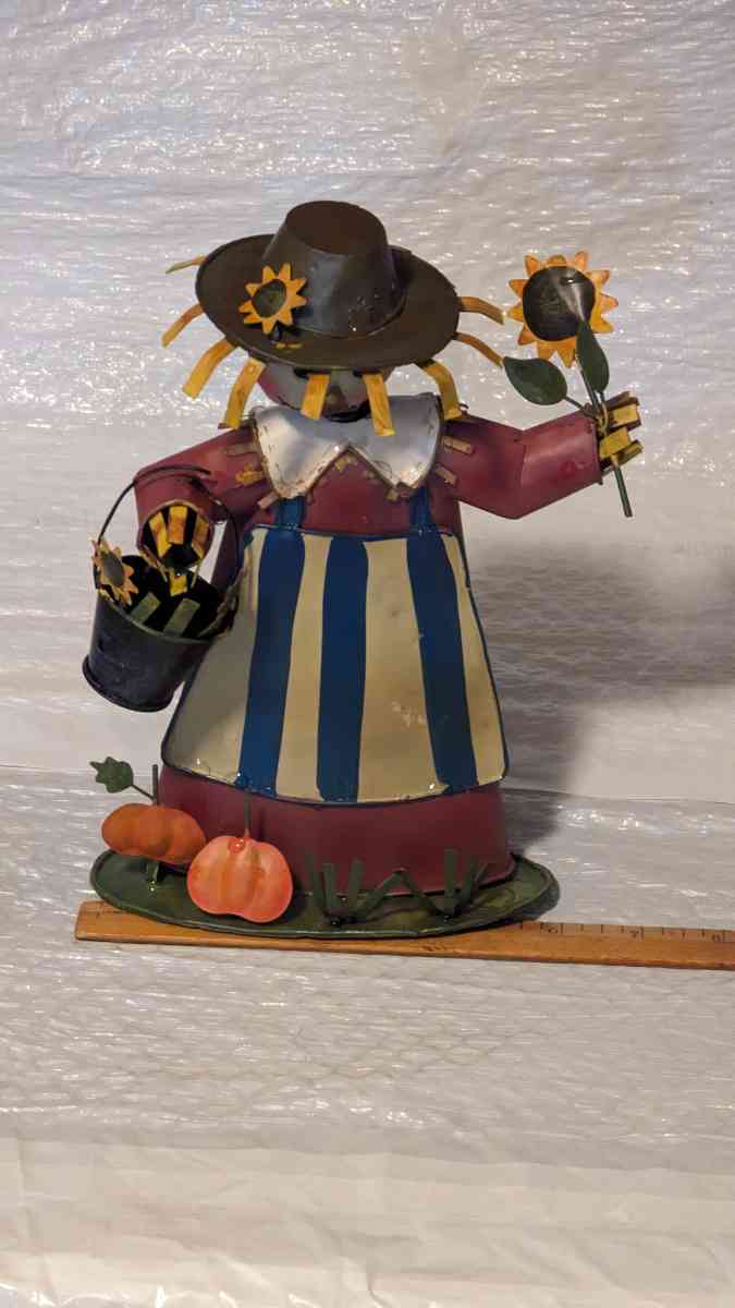 Tin Bobblehead To Scarecrow Girl  with Sunflowers and Pumpki