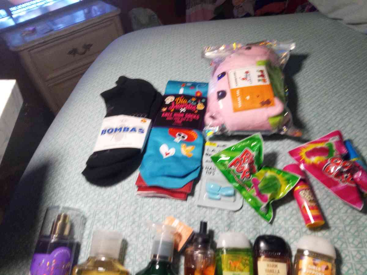 bath body works keychain socks candy