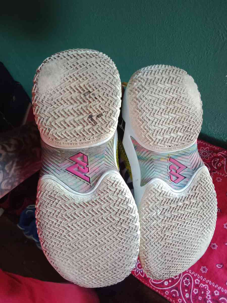 Jordans shoes size 6y