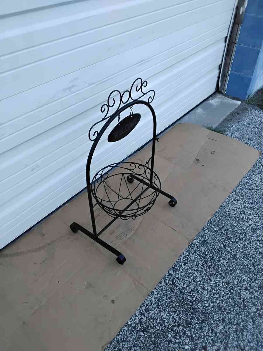 Nice Black All Steel Welcome Swing Planter and Like New