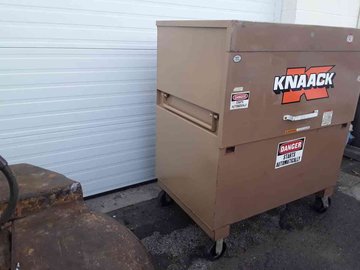 Nice HD Knaack Gang Box and HD Caster Wheels OEM Like New