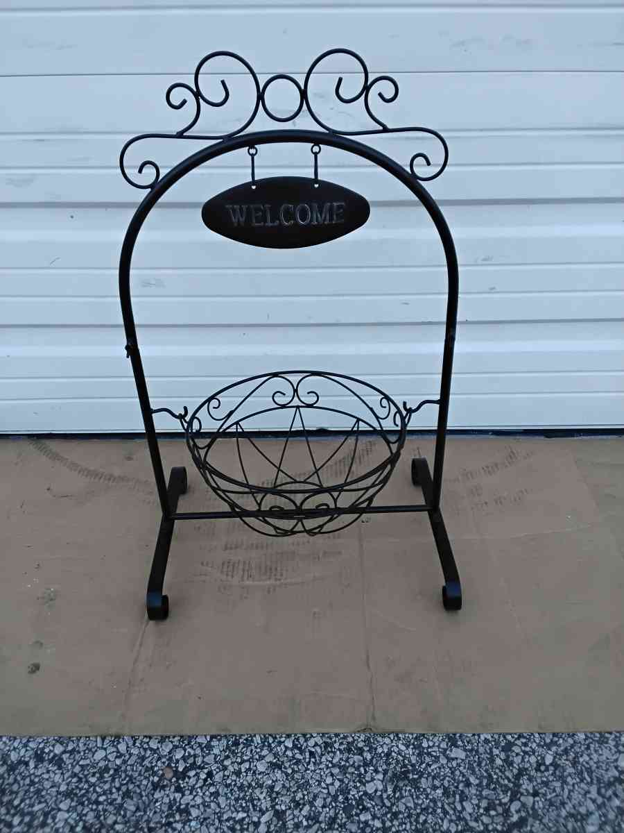 Nice Black All Steel Welcome Swing Planter and Like New