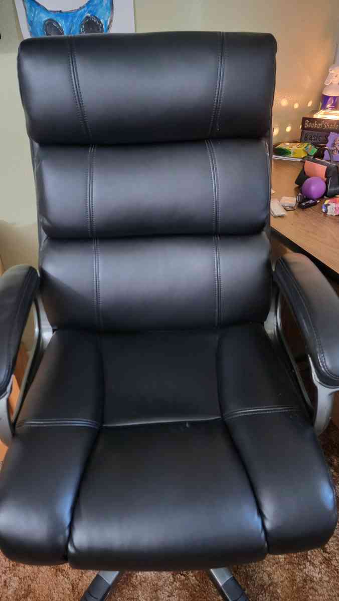 Executive Rolling chair