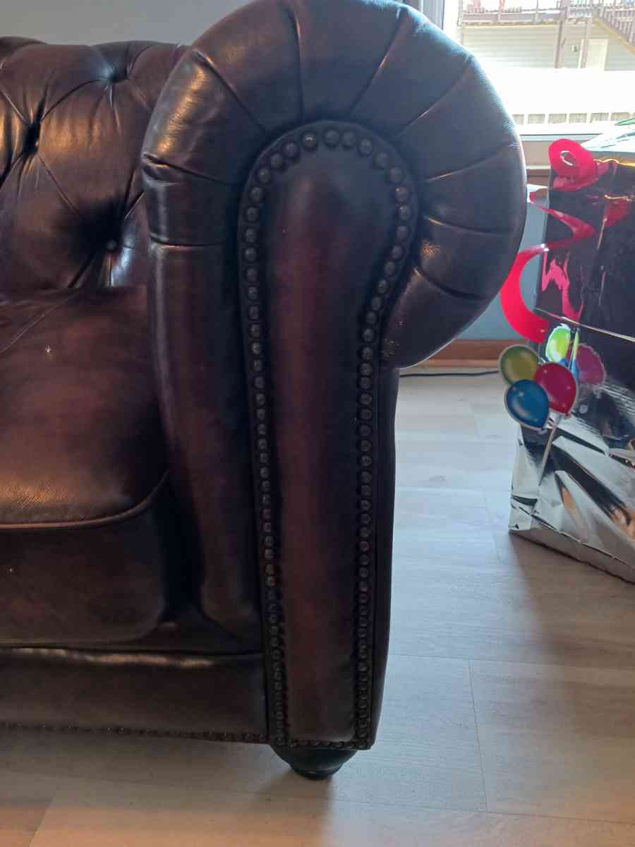 genuine cowhide leather Western couch like new condition