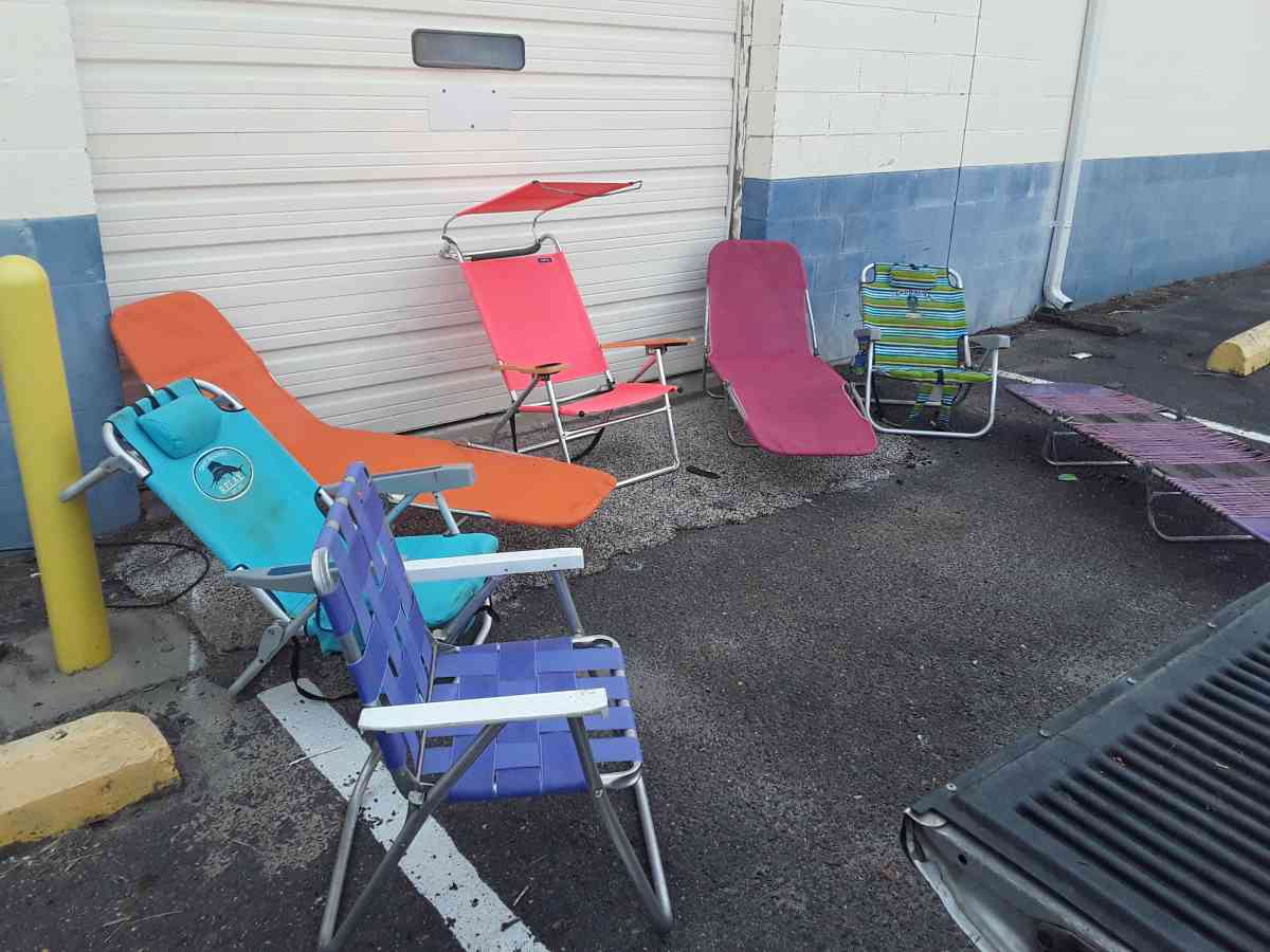 10 beach chairs or tailgate chairs bundle deal Like New
