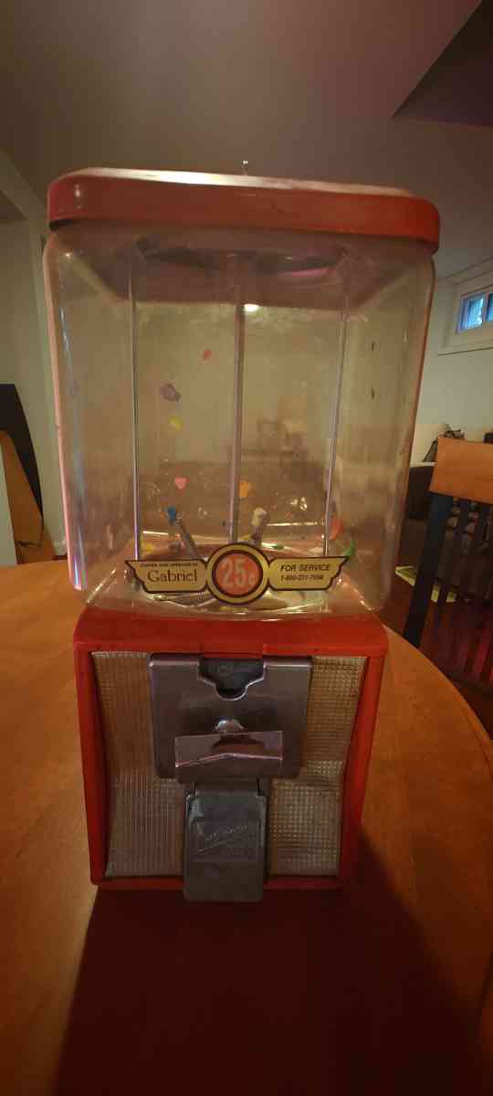 Vintage Northwestern Gumball Machine With Key