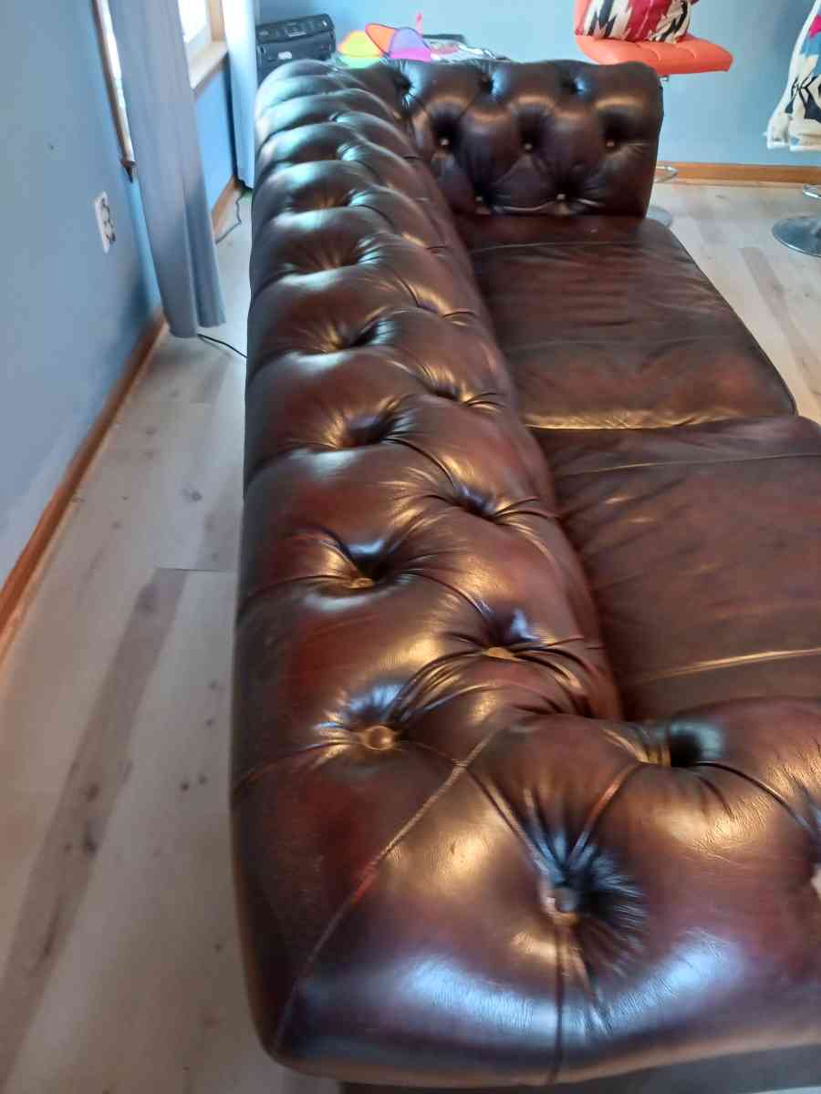 genuine cowhide leather Western couch like new condition