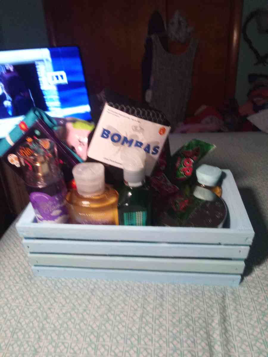 bath body works keychain socks candy