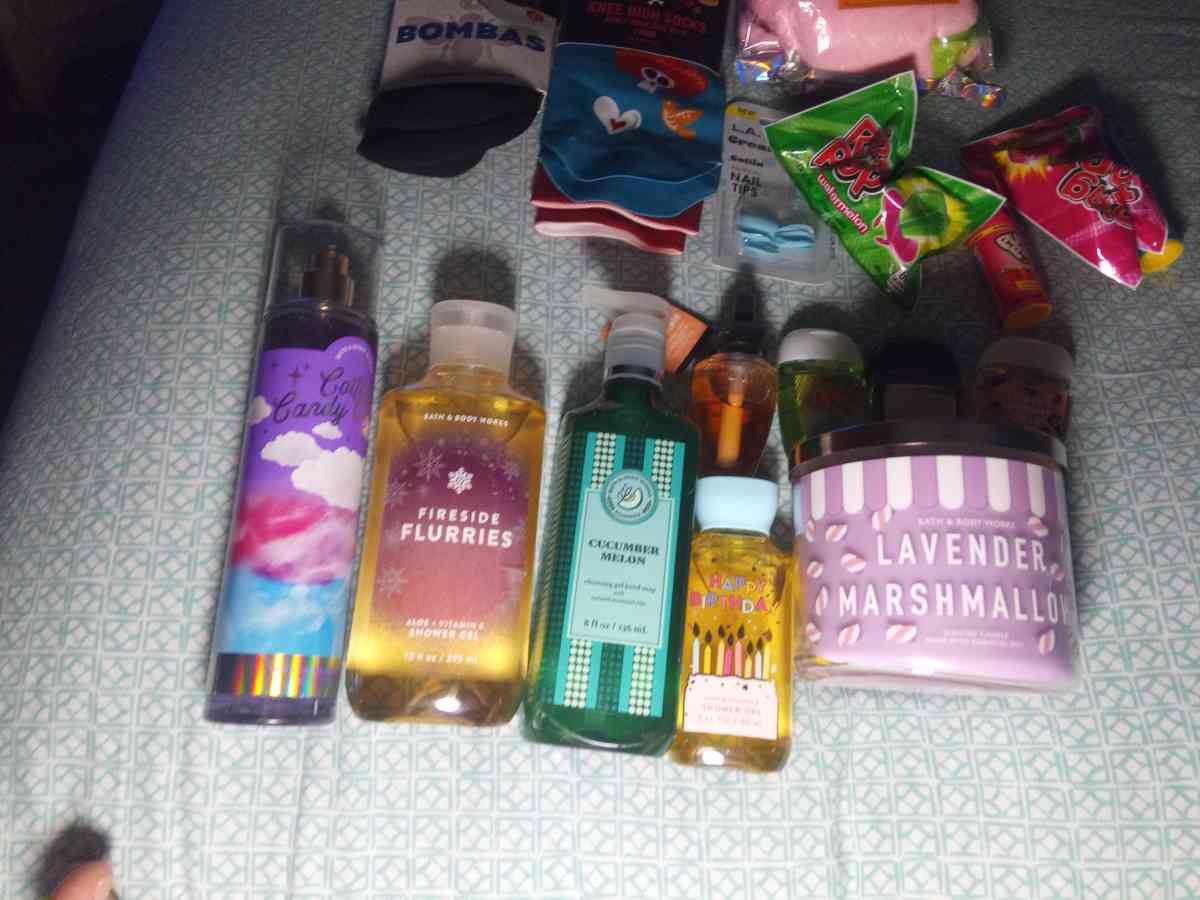 bath body works keychain socks candy