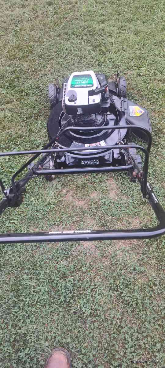 Self propelled lawnmower