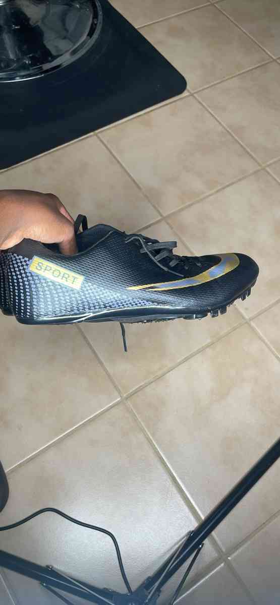 mens track spikes