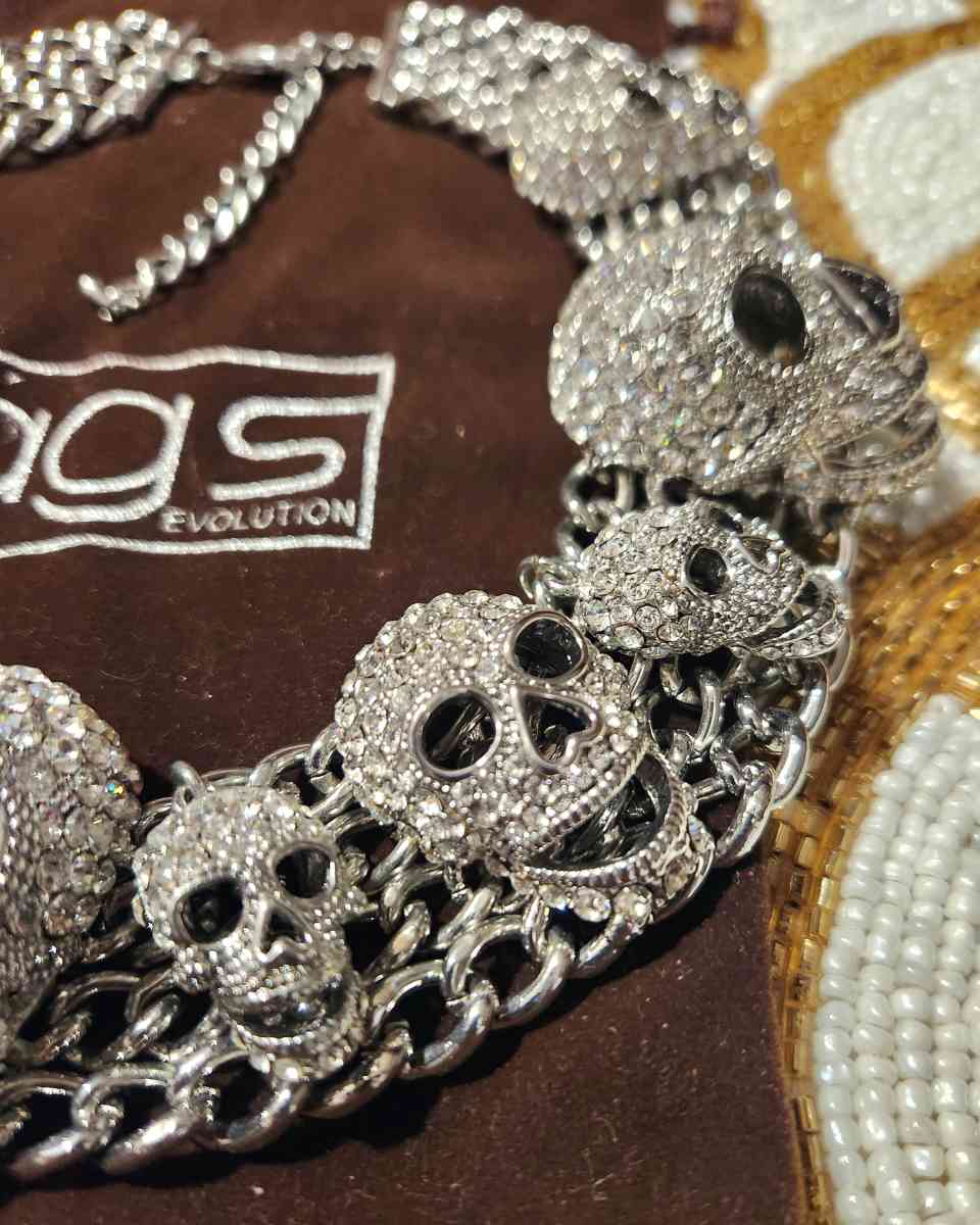 TAGS 11 Skull Swarovski Crystal Rhodium Plated Womens Excl