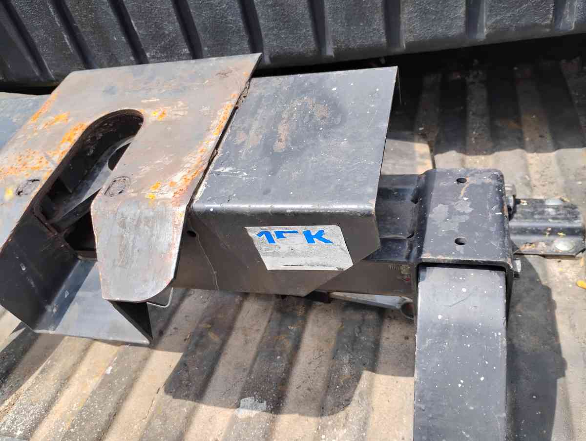 fifth wheel hitch Reese 15k