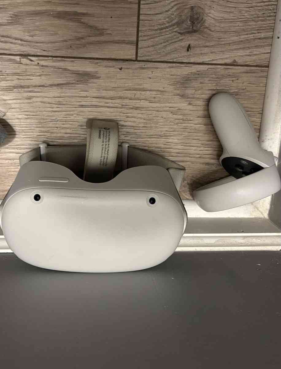 Oculus Quest 2  READ FULL DESCRIPTION
