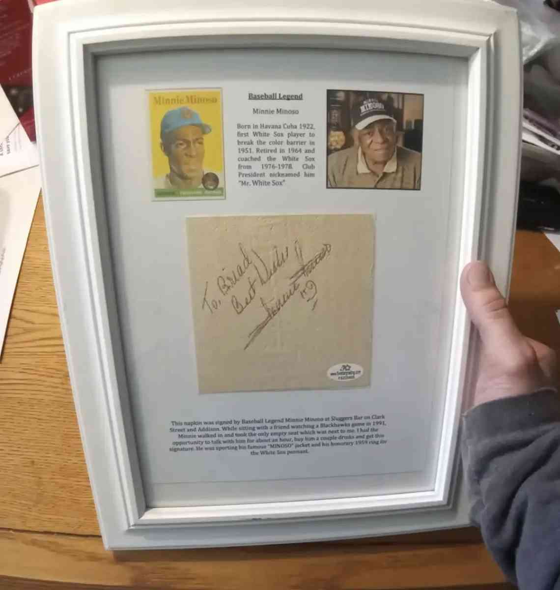 signed and graded minnie minnoso autograph