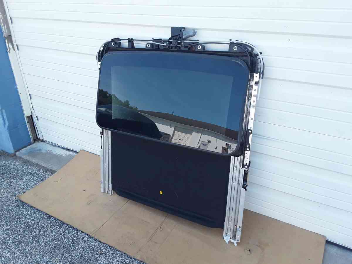 Nice 2014 Toyota Camry Sunroof Assembly OEM Factory Like New