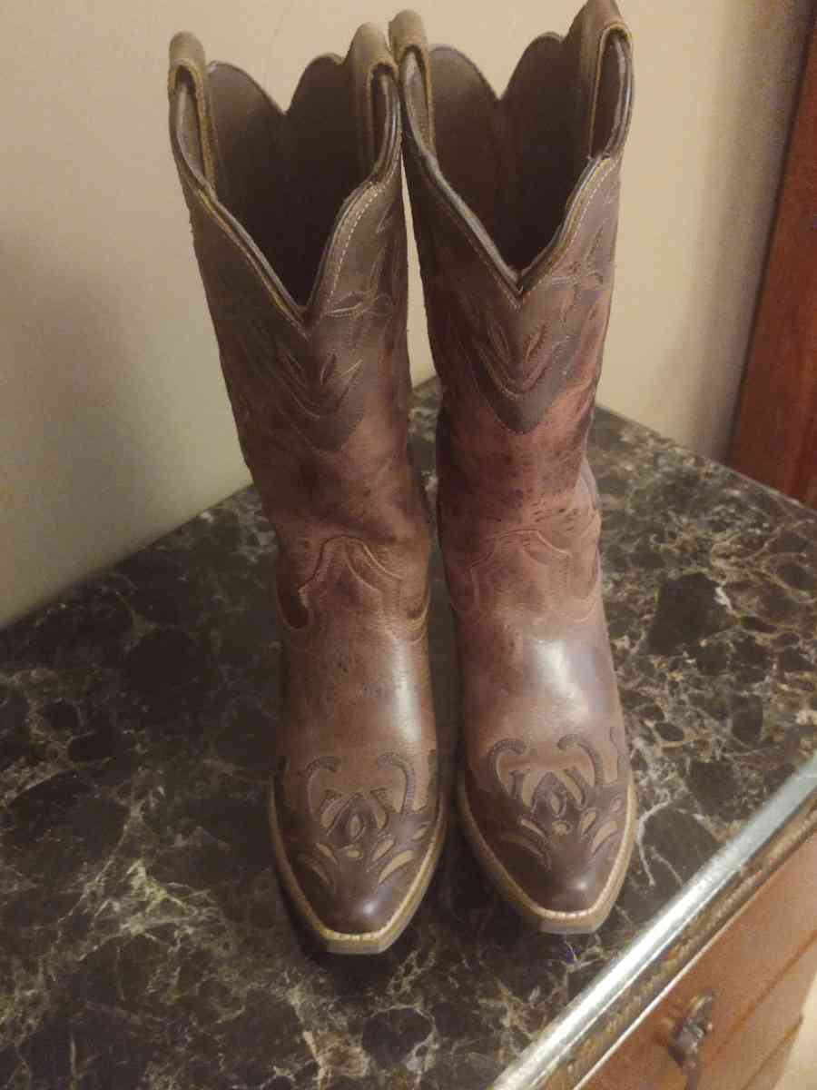 Abilene Womens Vintage Tan with Brown Snip Toe Cowgirl Boots