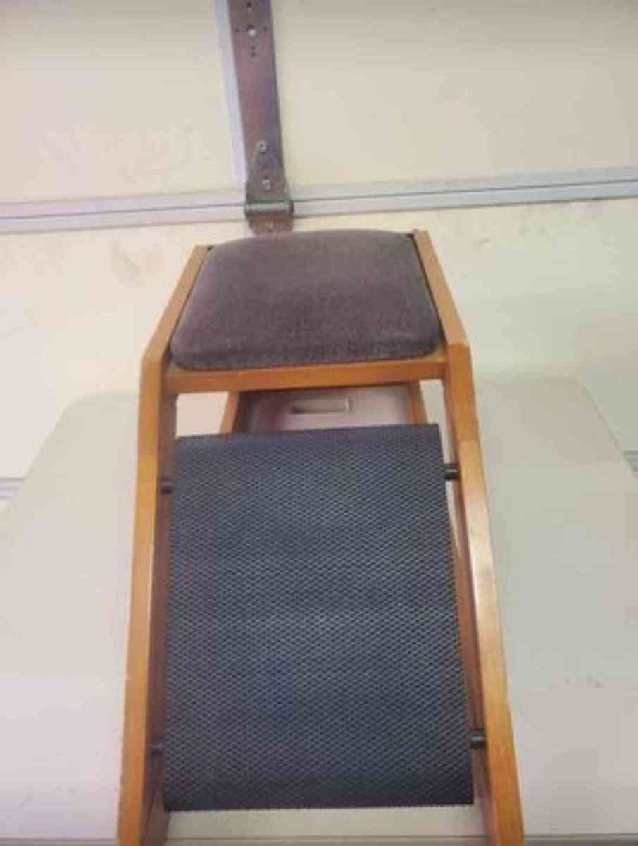 Shoe Fitting Stool  Light Colored Wood  Retail Boutique  RR