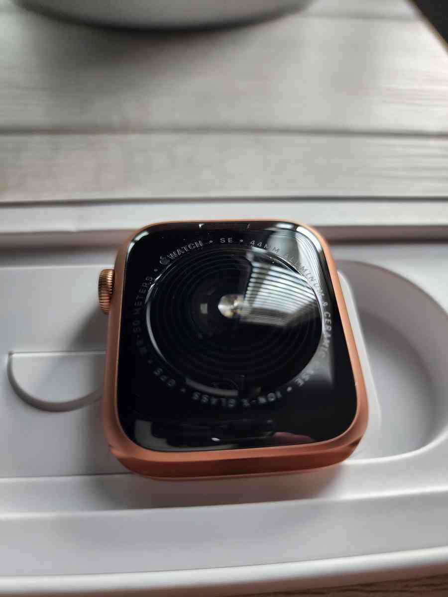 Apple Watch SE Brand New w Gold Aluminum Case Pink Sand Band