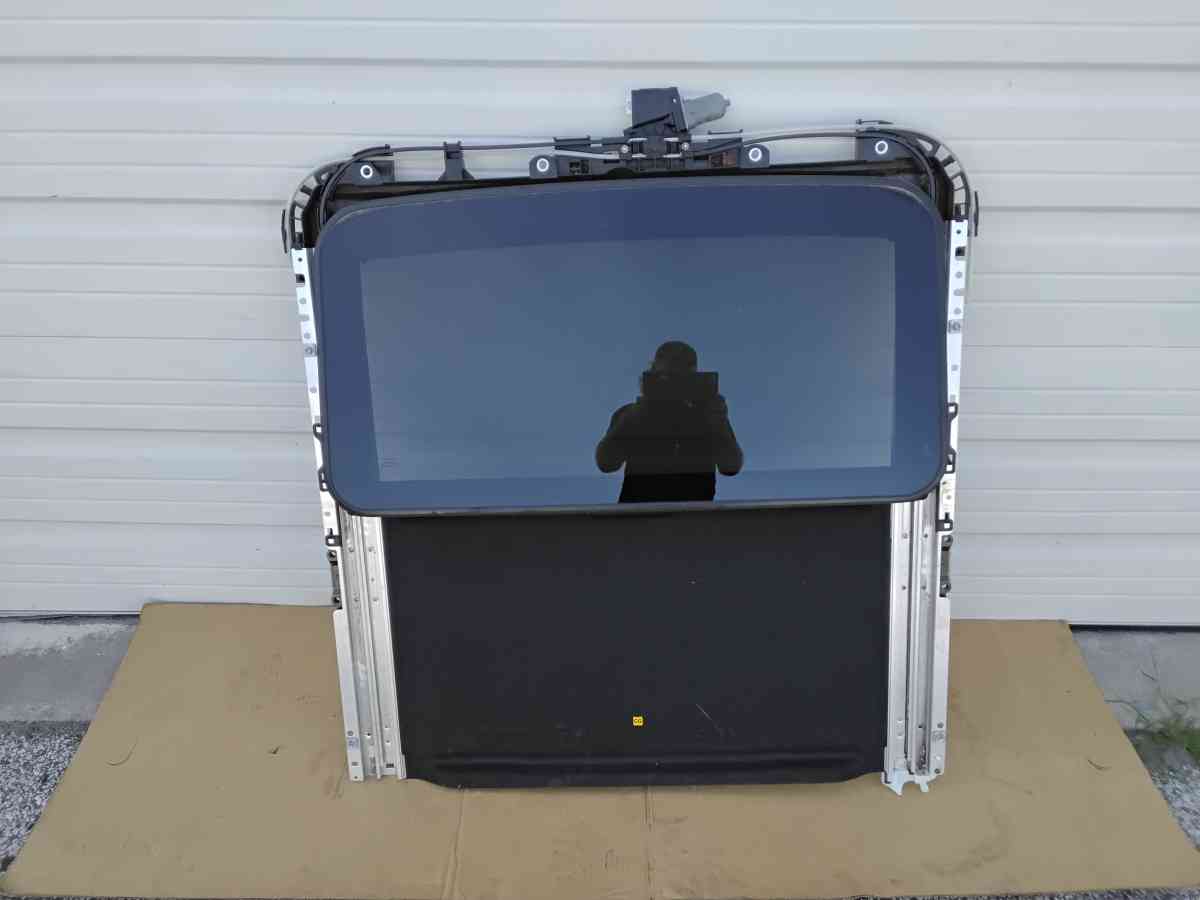 Nice 2014 Toyota Camry Sunroof Assembly OEM Factory Like New