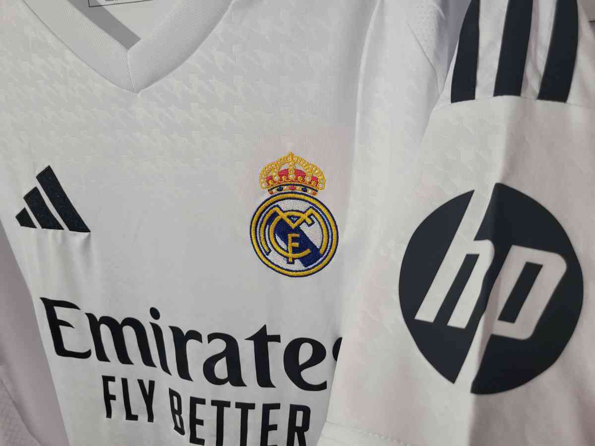 Real Madrid Jersey Soccer 2025 Fan Version Size XL Mbappe