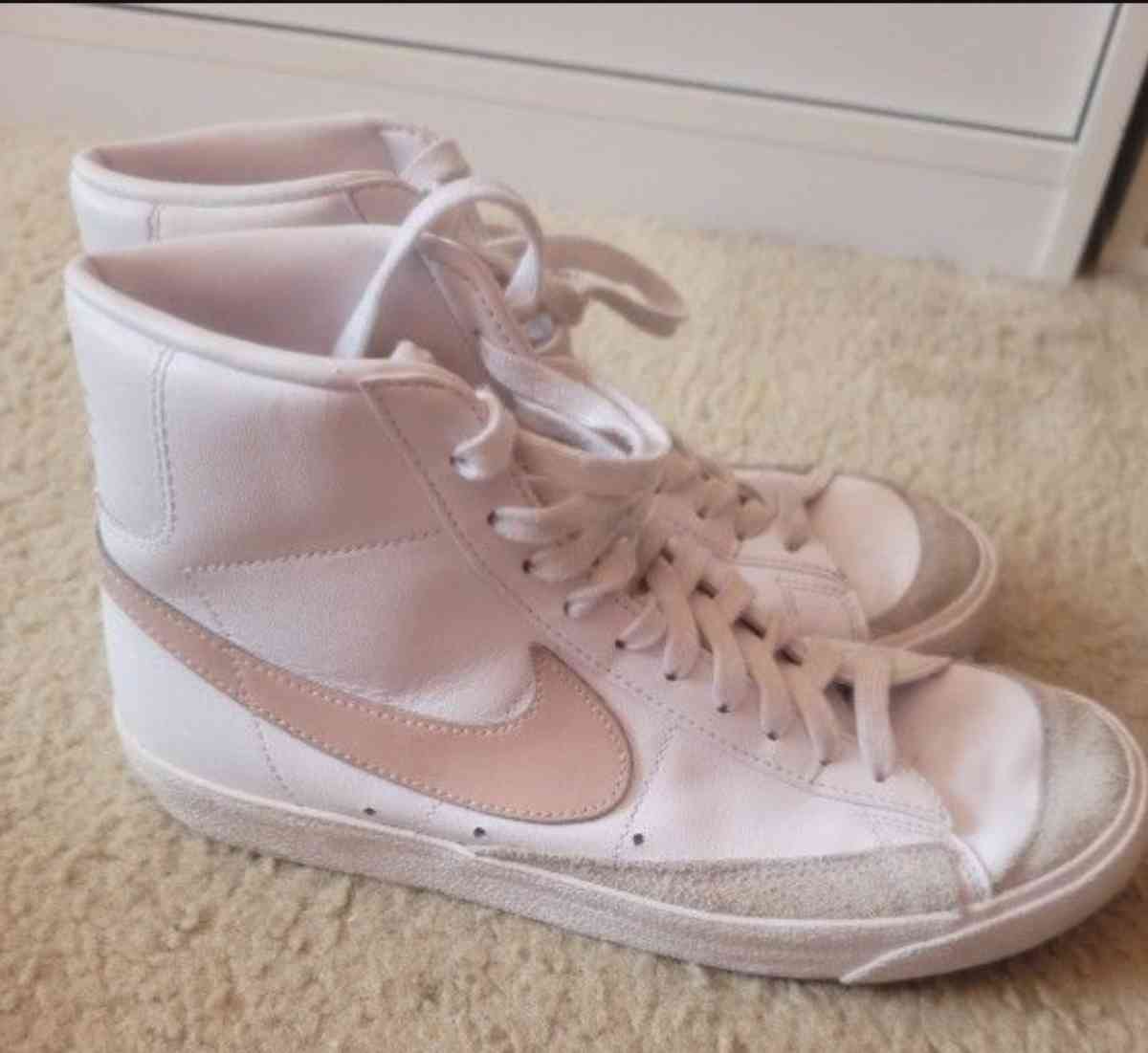 Nike Blazer Mid womens  shoes white and pink
