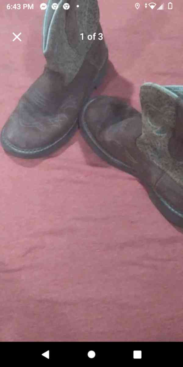 womans Ariat boots